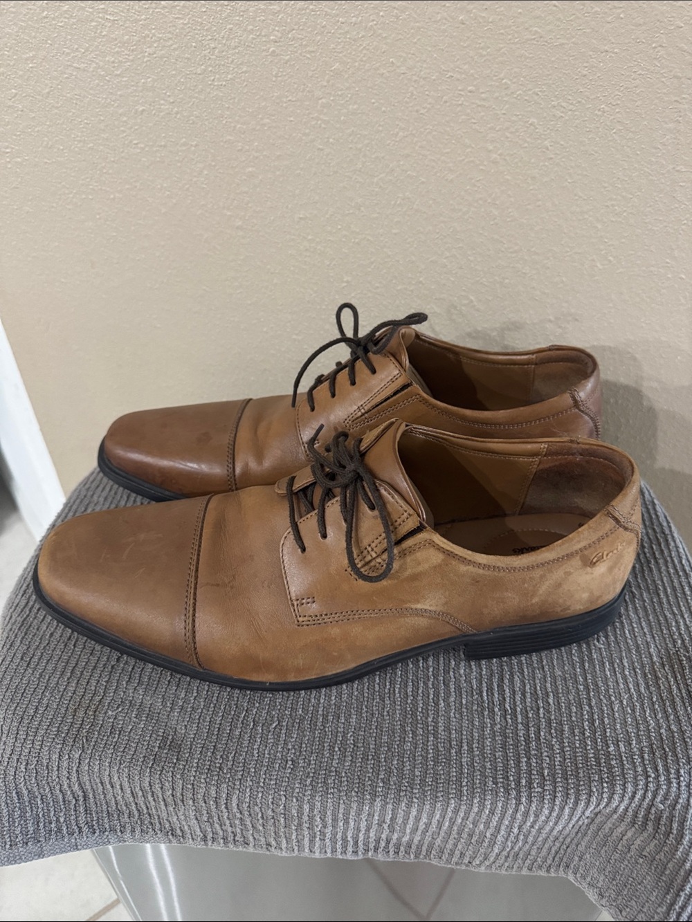 Clarks Brown Leather Lace-Up Oxfords